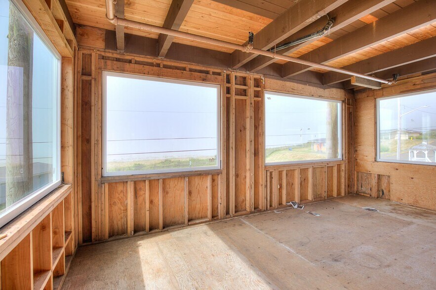 More Photos Of 61 Main St, Pacific Beach Restaurant For Sale