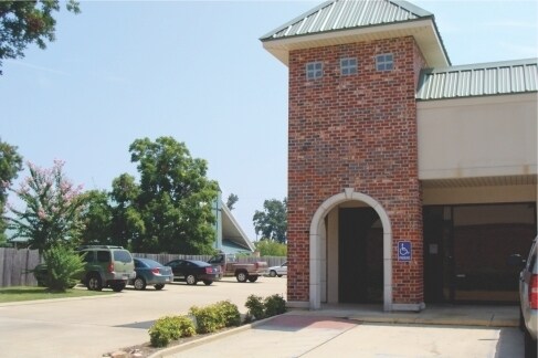 More Photos Of 4508 Coliseum Blvd, Alexandria General Retail For Lease