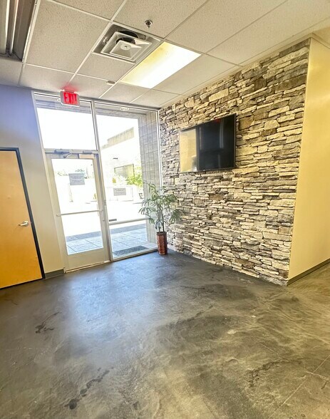 More Photos Of 12455 N 92nd Dr, Peoria Warehouse For Lease