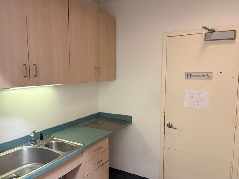 More Photos Of 5918-24 13th Ave, Brooklyn Medical For Lease