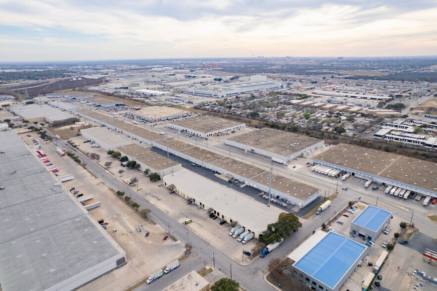More Photos Of 5903-5929 Distribution, San Antonio Warehouse For Lease