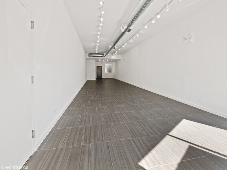 More Photos Of 2901-2911 N Clark St, Chicago Storefront Retail Residential For Lease