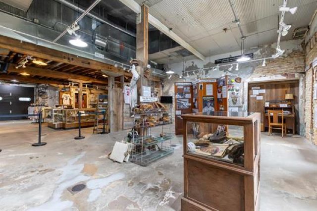 More Photos Of 310 2nd St SE, Dyersville Specialty For Lease