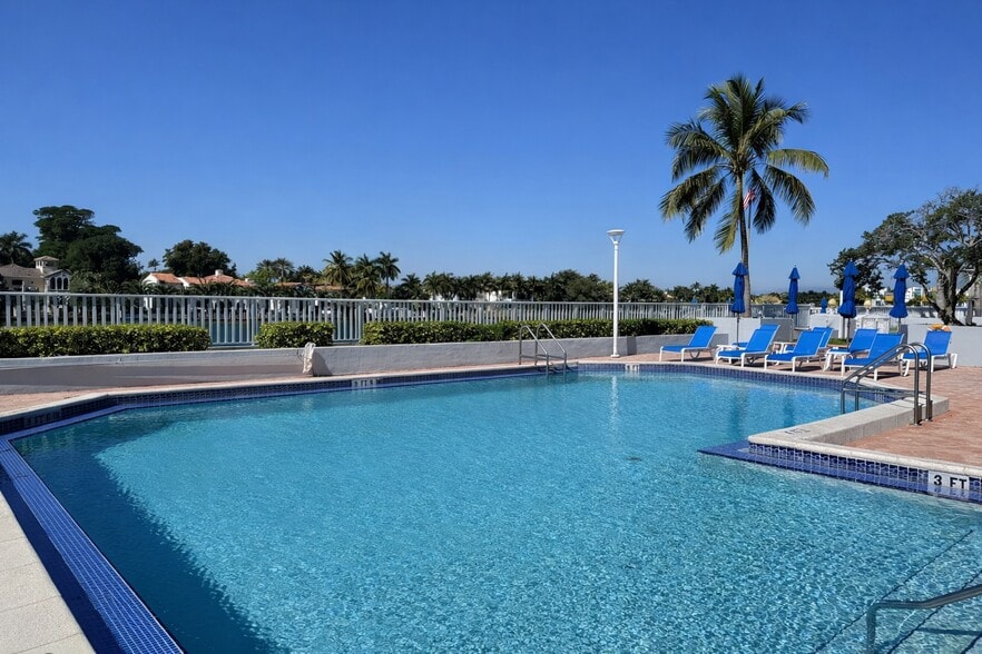 More Photos Of 5700 Collins Ave, Miami Beach Apartments For Sale