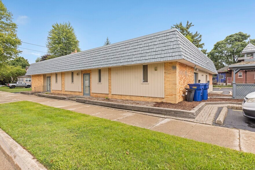 More Photos Of 230 North Ave, Mount Clemens Office For Sale