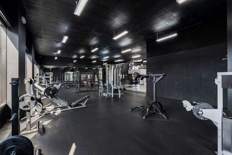 More Photos Of 18401 US Highway 19 N, Clearwater Office For Sale