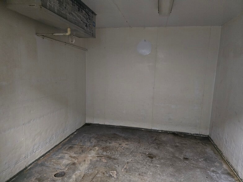 More Photos Of 2405 W Ardmore Ave, Chicago Industrial For Sale