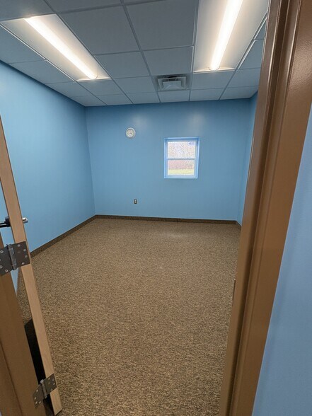 More Photos Of 867-887 Grand Oaks Dr, Howell Warehouse For Lease