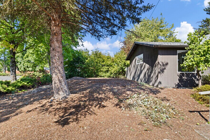 More Photos Of 92 NW Glenhart Ave, Winston Freestanding For Sale