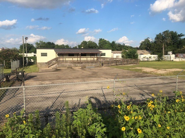 More Photos Of 4439 Pinemont Dr, Houston Land For Lease