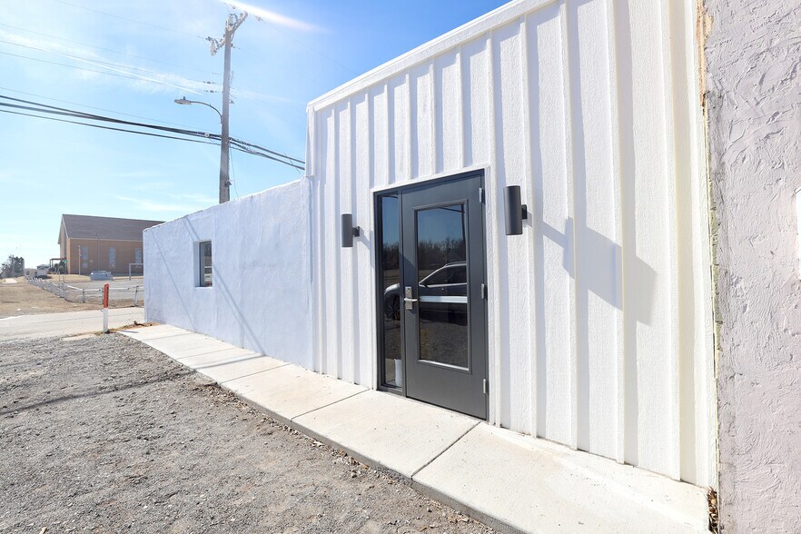 More Photos Of 9321 N Classen Blvd, Oklahoma City Storefront Retail Office For Sale