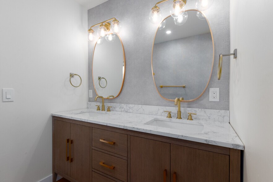 More Photos Of 2419 Chicago St, San Diego Apartments For Sale