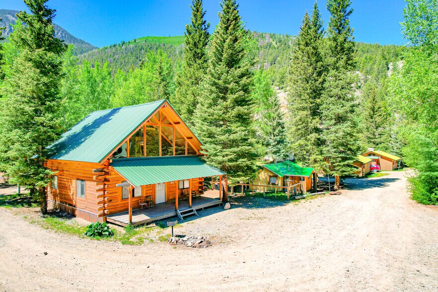 More Photos Of 860 County Road 142, Lake City Hotel For Sale