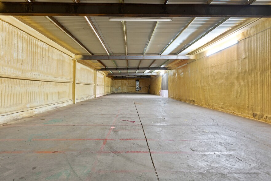 More Photos Of 220 E Commercial Ave, El Centro Manufacturing For Sale