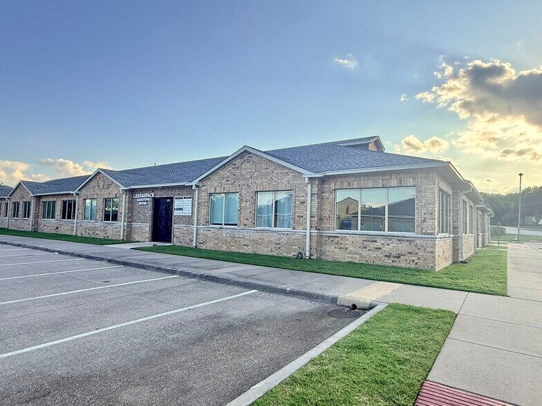 More Photos Of 4601 Old Shepard Place, Plano Medical For Sale