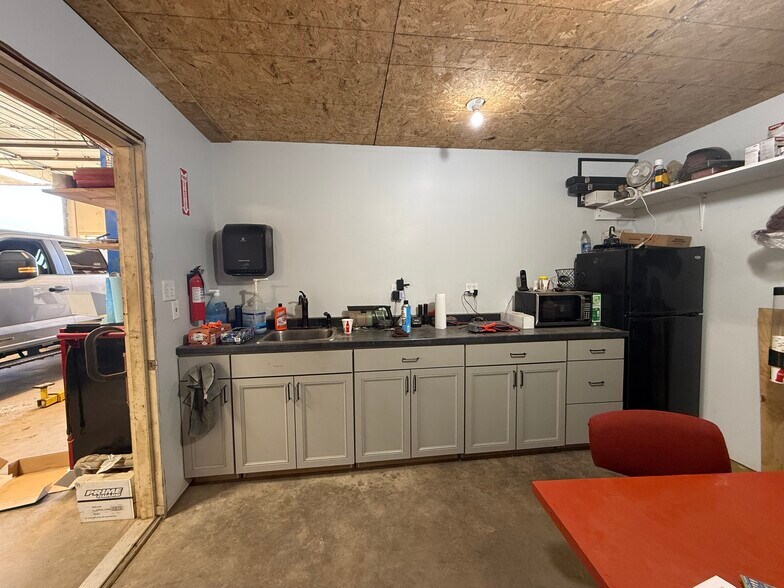 More Photos Of 101 E 4th St, Newell General Retail For Sale