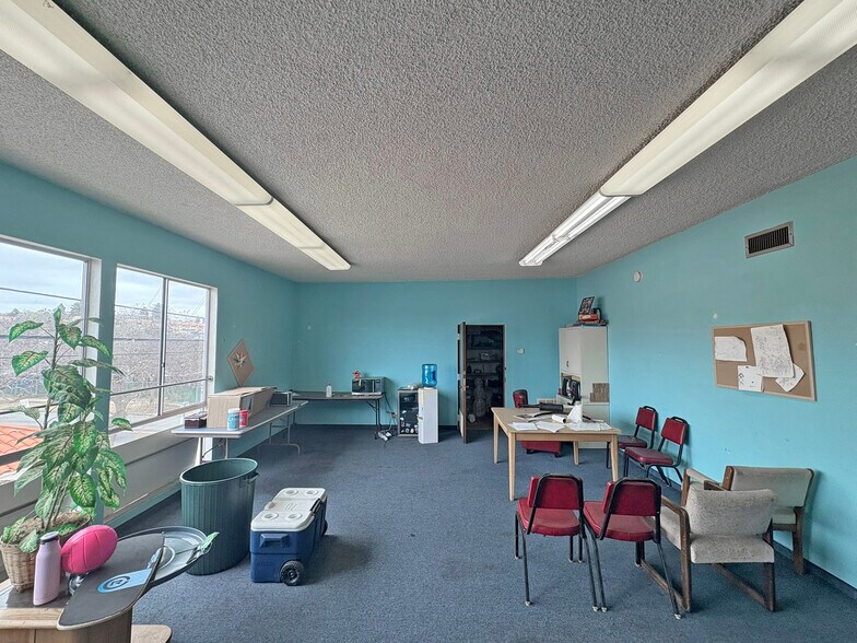 More Photos Of 1675 Garnet Ave, San Diego Schools For Lease
