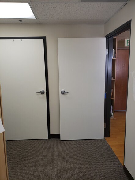 More Photos Of 28348 Roadside Dr, Agoura Hills Office For Lease
