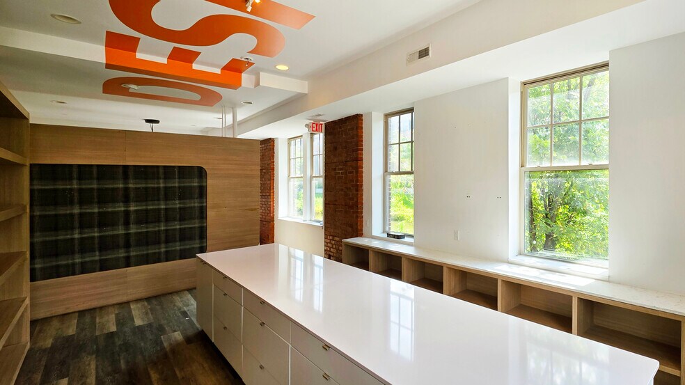 More Photos Of 4590 Main St, Manayunk Office For Lease