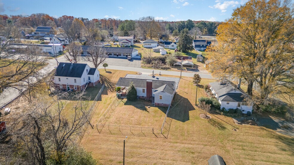 More Photos Of 317 E King St, King Storefront Retail Office For Sale