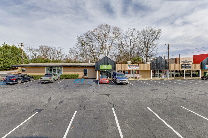 More Photos Of 1122-1126 N Pleasantburg Dr, Greenville Freestanding For Lease