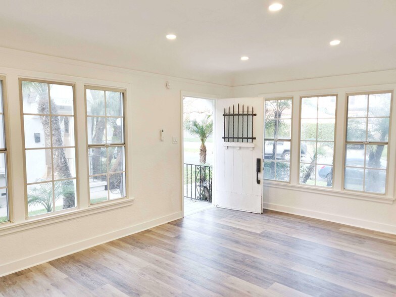 More Photos Of 537 N Orange Dr, Los Angeles Apartments For Sale