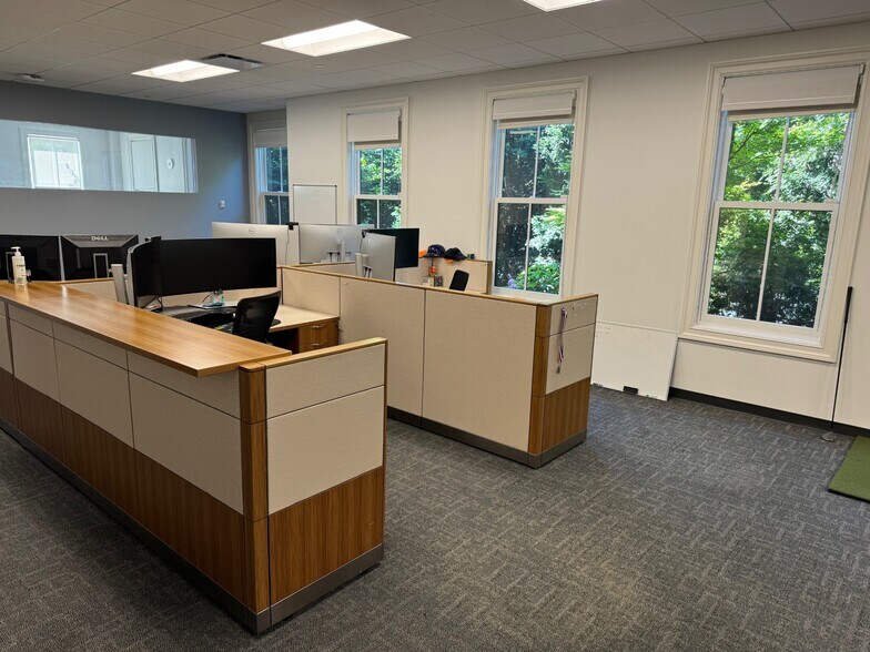 More Photos Of 17 Old Kings Hwy S, Darien Office For Lease