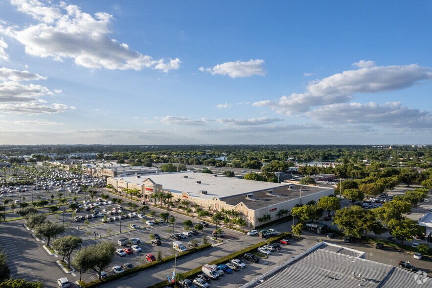 More Photos Of 14091 N Kendall Dr, Miami Storefront For Lease