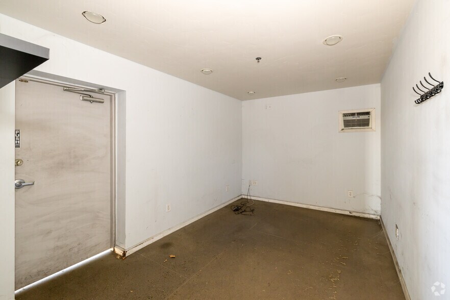 More Photos Of 7307 Roseville Rd, Sacramento Unknown For Lease