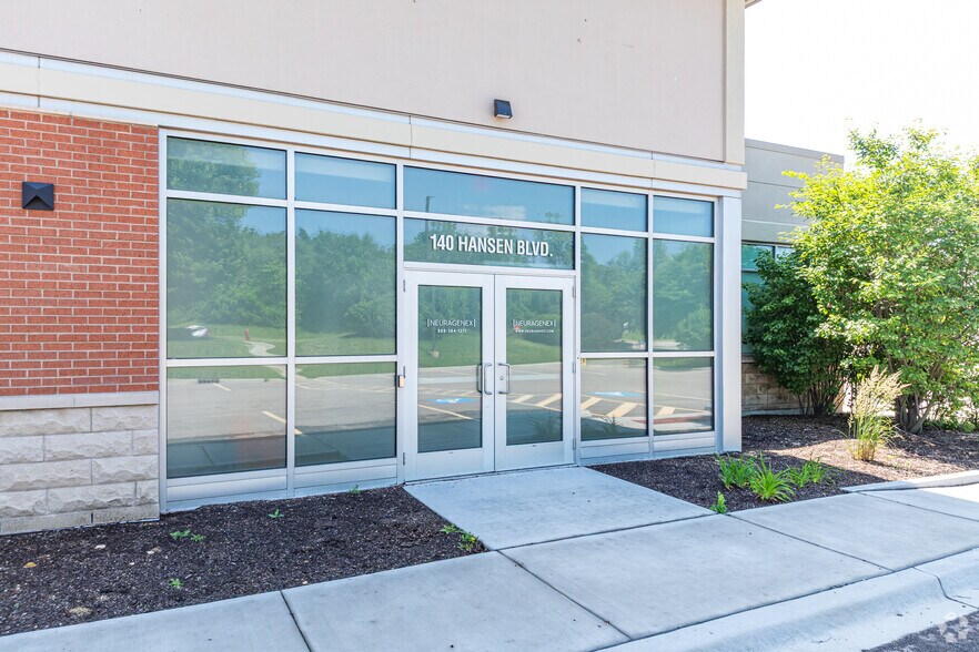 More Photos Of 140 Hansen Blvd, North Aurora Medical For Lease