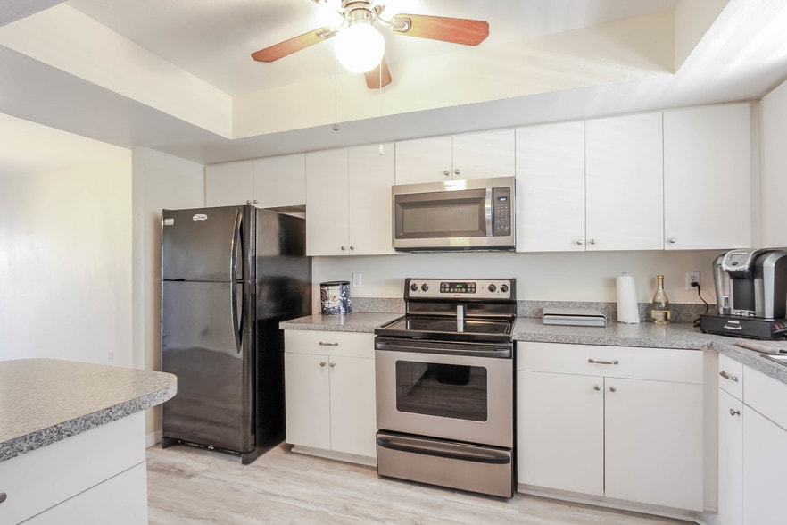 More Photos Of 706 SE 13th Ct, Cape Coral Apartments For Sale