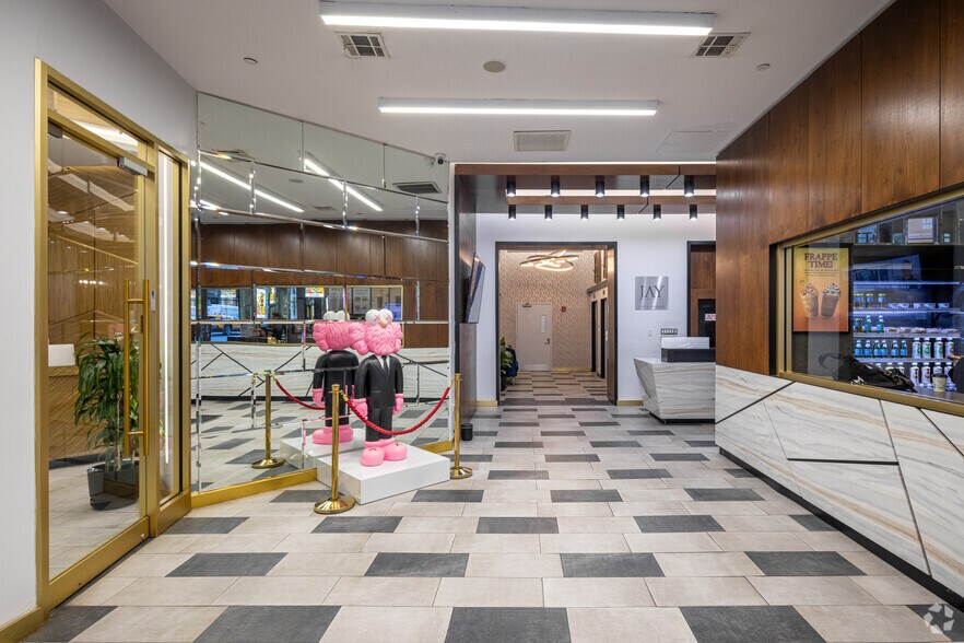 More Photos Of 15-17 W 38th St, New York Office For Lease