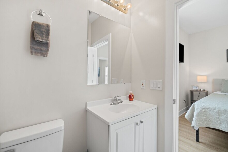 More Photos Of 2906 Sarah Jean Ct, Panama City Manufactured Housing Mobile Home Park For Sale