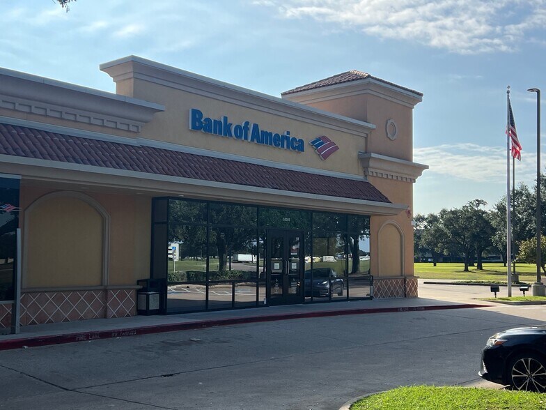 More Photos Of 10101 Westheimer Rd, Houston Bank For Lease