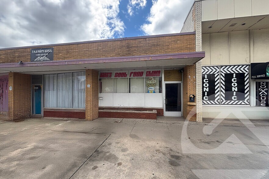 Primary Photo Of 19550-19566 Kelly Rd, Harper Woods Storefront For Lease