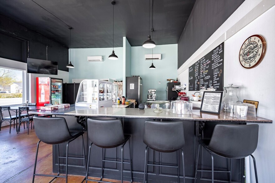 More Photos Of 111 Main Street, Lincolnton Flex For Sale