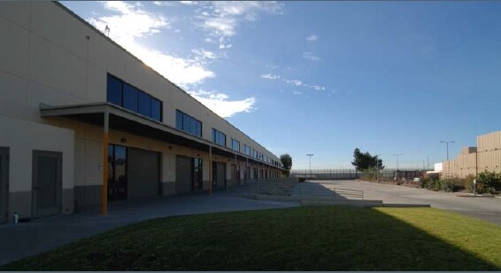 More Photos Of 10065 Via De La Amistad, San Diego Distribution For Lease