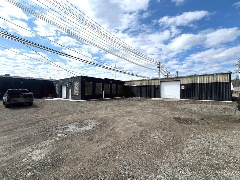 More Photos Of 3728 W 11 Mile Rd, Berkley Warehouse For Sale