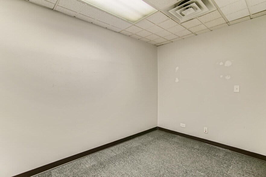 More Photos Of 415 E Golf Rd, Arlington Heights Office For Lease