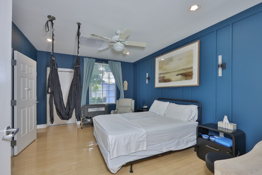 More Photos Of 1900 E Bay Dr, Largo Medical For Sale