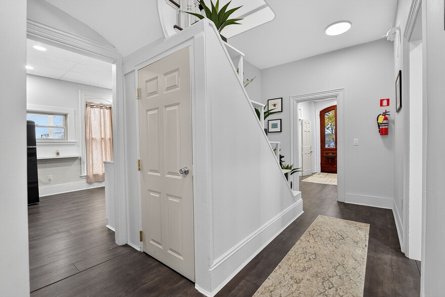 More Photos Of 112 State St, Augusta Office For Sale