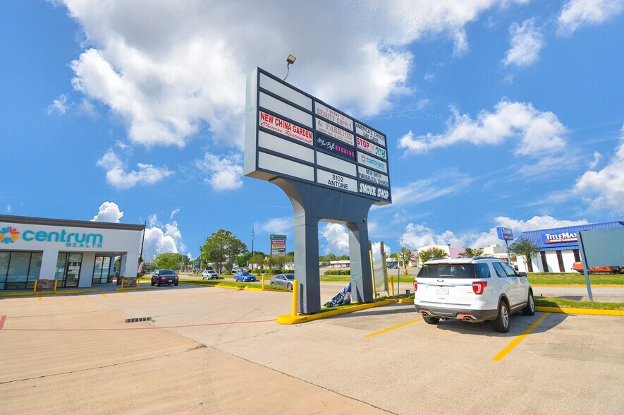 More Photos Of 8100-8140 Antoine Dr, Houston Storefront For Sale