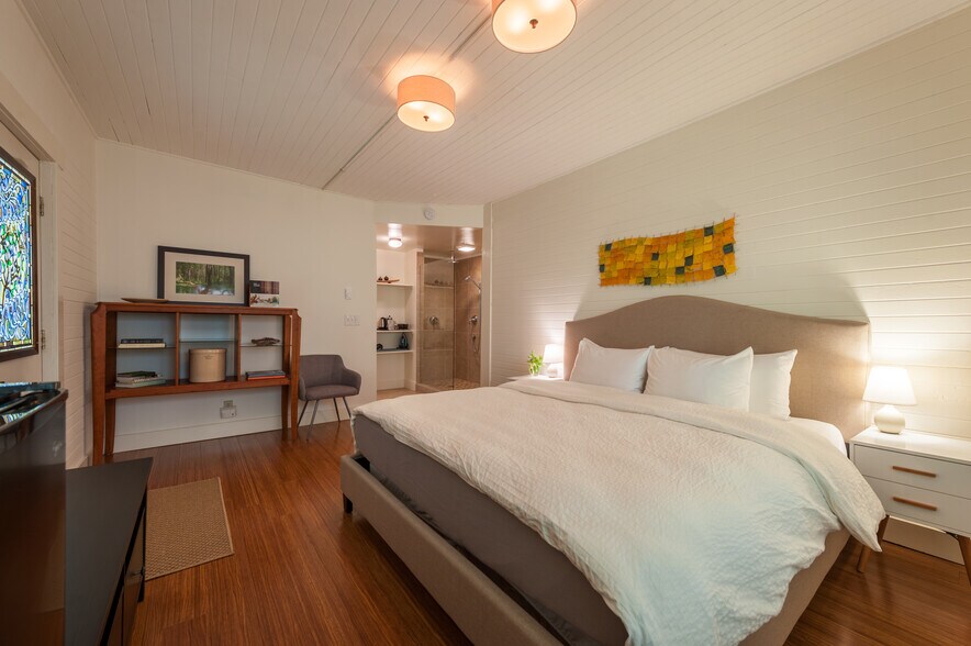 More Photos Of 2579 W Shore Dr, Lummi Island Hotel For Sale