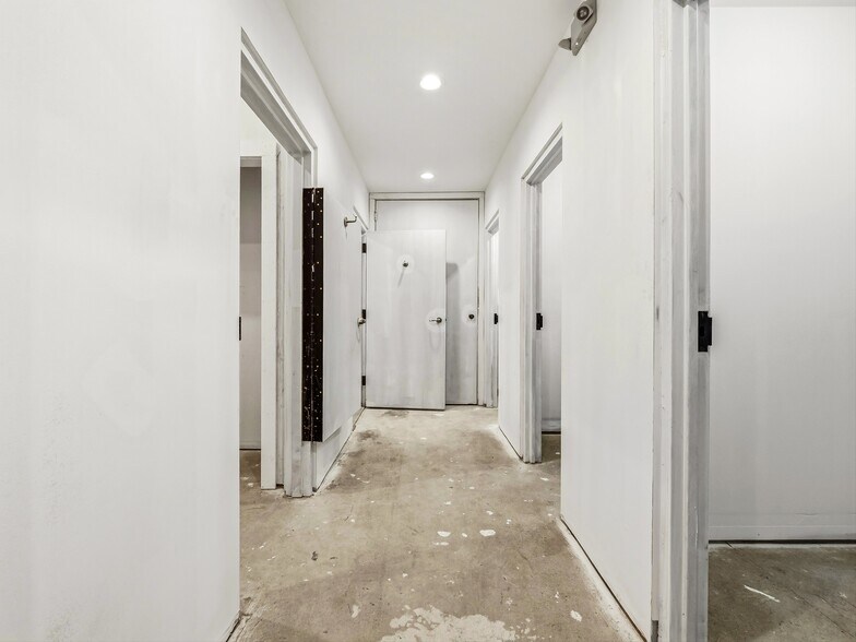 More Photos Of 5 Biltmore Plz, Asheville Storefront For Lease