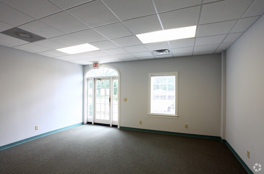 More Photos Of 3220 Prosperity Church Rd, Charlotte Office For Lease