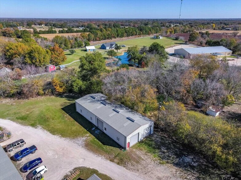 More Photos Of 701 E Pine St, Edgewood Flex For Lease