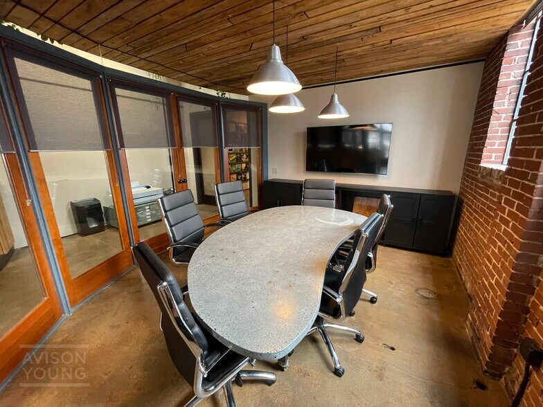 More Photos Of 1040 W Washington St, Greenville Office For Lease