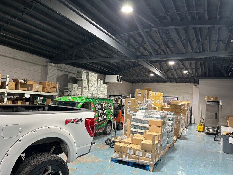 More Photos Of 80 W Lake St, Northlake Light Distribution For Lease