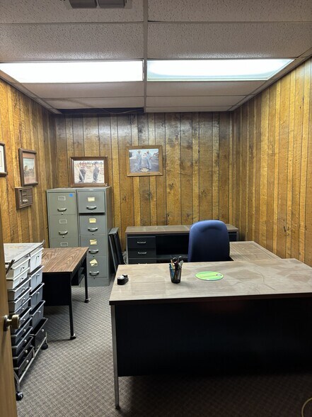 More Photos Of 1207 N Louise St, Atlanta Office For Sale