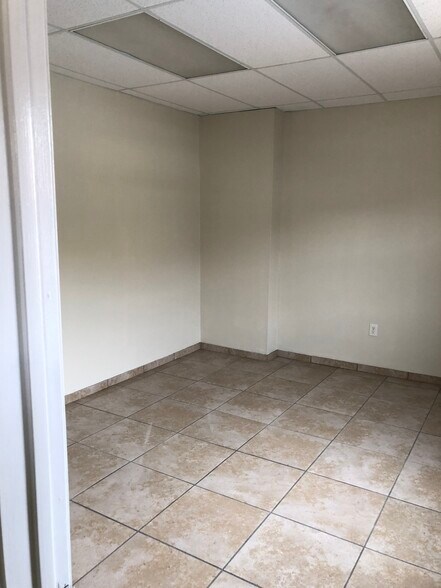 More Photos Of 11601 Pellicano Dr, El Paso Warehouse For Lease